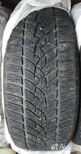 Goodyear UltraGrip Performance Gen-1 215/55 R17 98V