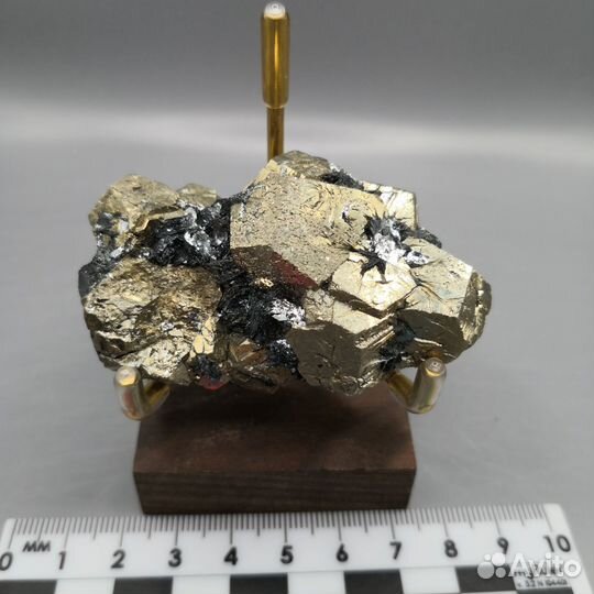 Пирит с гематитом, Италия