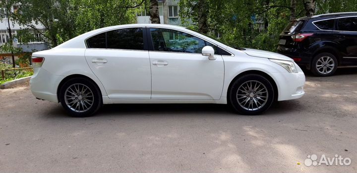 Toyota Avensis 1.8 МТ, 2011, 220 000 км