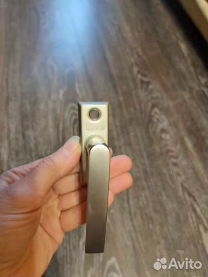 Фурнитура для окон.Ручка 