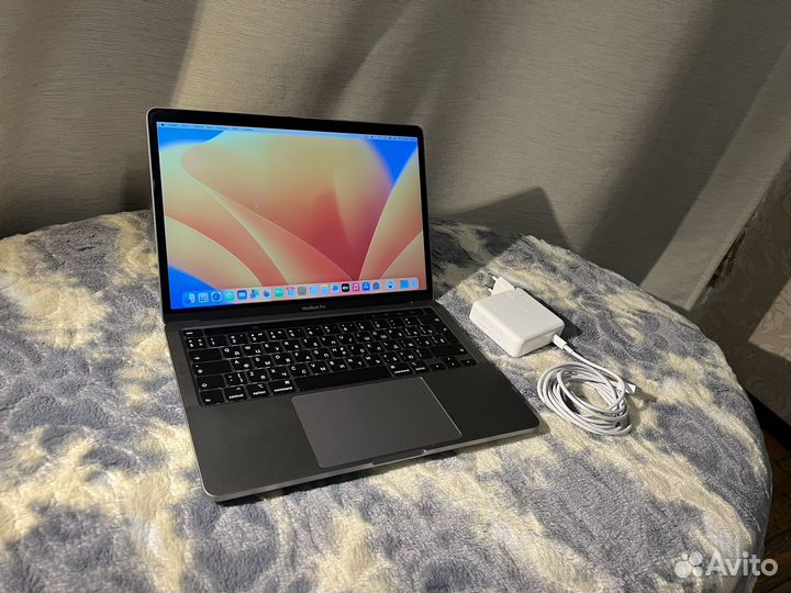 MacBook Pro 2020 i5 8/256 Ростест