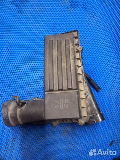 Корпус воздушного фильтра Volkswagen Tiguan clja