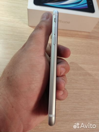 iPhone SE (2020), 64 ГБ