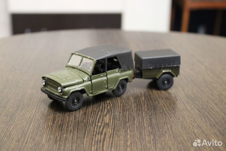 Модель УАЗ-469 с прицепом