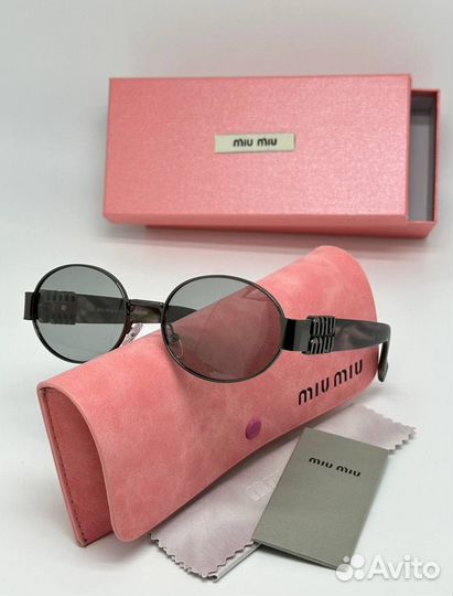 Солнцезащитные очки Miu Miu