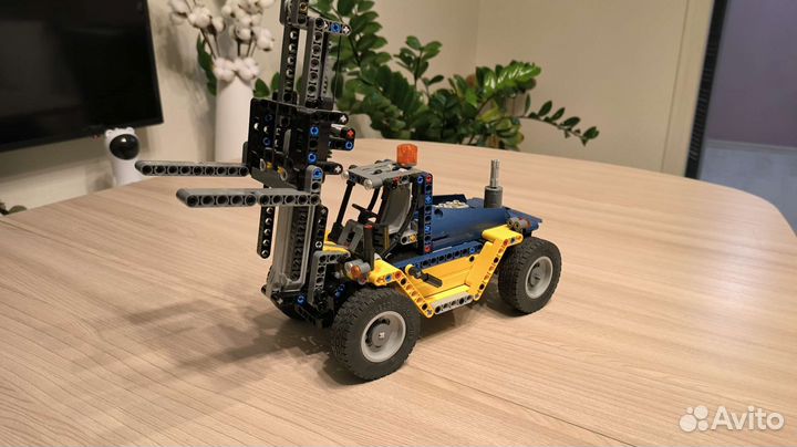 Lego Technic 42079 Вилочный погрузчик