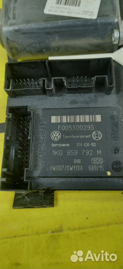 Блок с мотором стеклоподемника передний правый