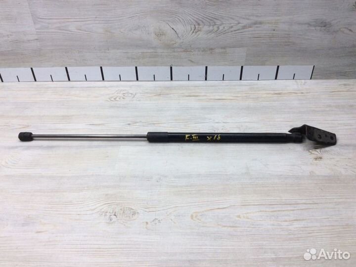 Амортизатор двери багажника левый Ford Focus 3 Х/Б