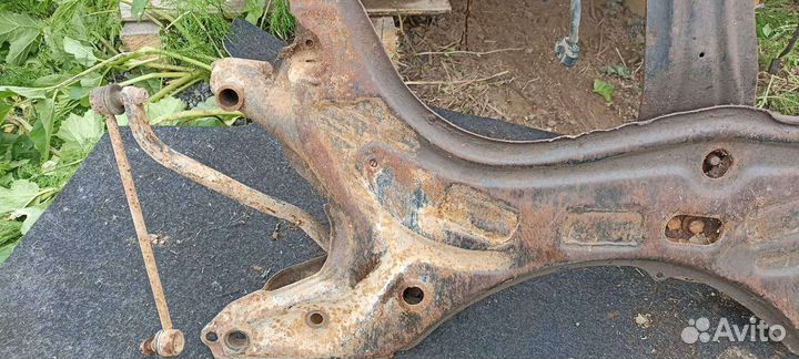 Toyota rav 4 подрамник передеий