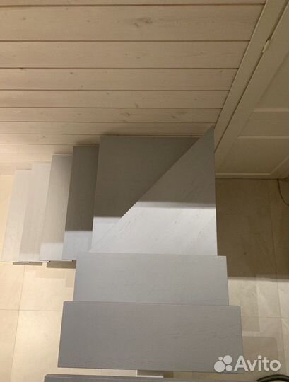 Лестница на металлокаркасе с поворотом