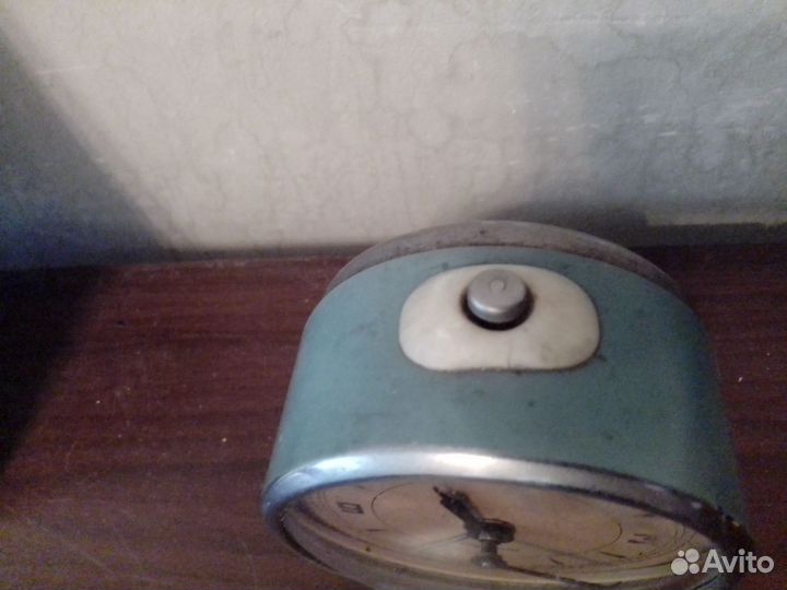 Часы будильник СССР