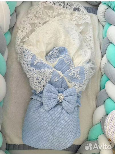 Конверт с костюмом на выписку