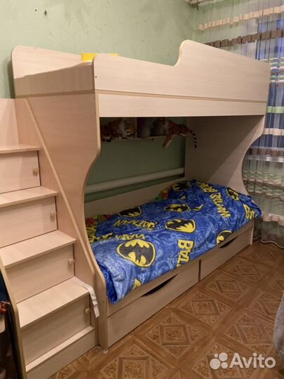 Двухярусная кровать