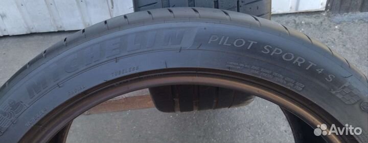 Michelin Pilot Sport 4 325/35 R22