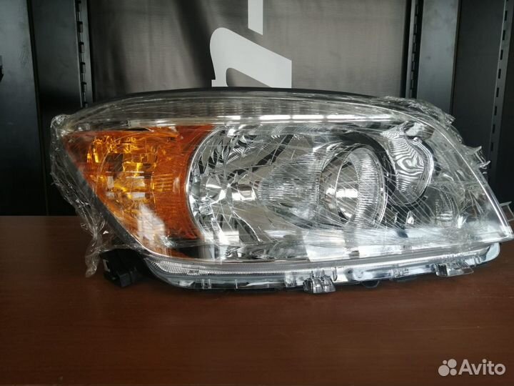 Фара правая Toyota RAV4 2006-2008 Новая TY888A001R