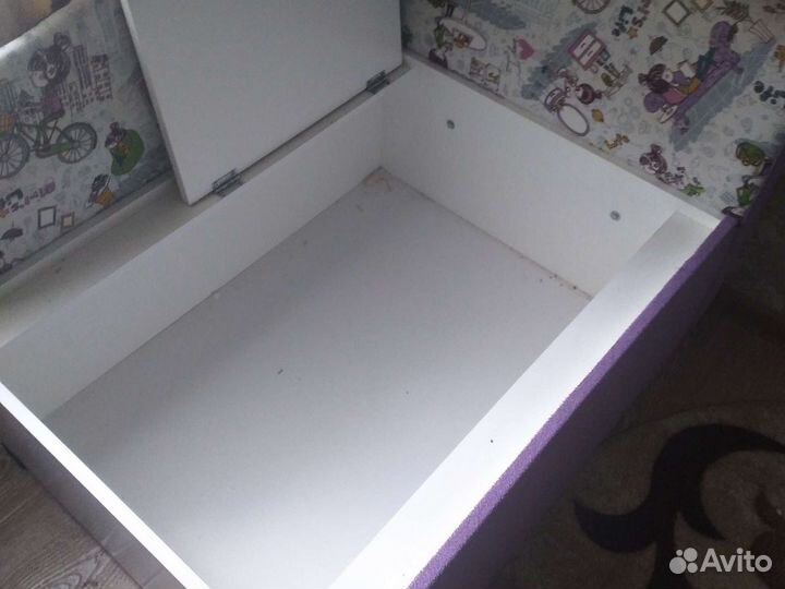 Диван
