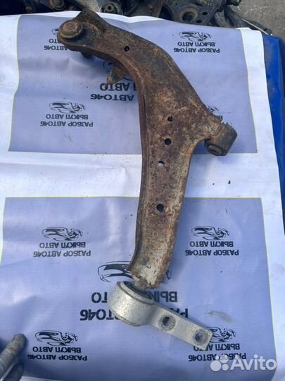 Рычаг передний правый Nissan Primera P12