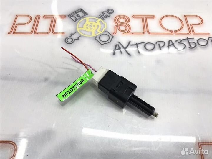 Концевик педали тормоза Nissan Fuga (Y50) 2004