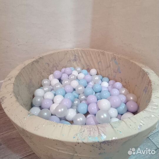 Сухой бассейн с шариками