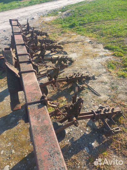 Культиватор окучник