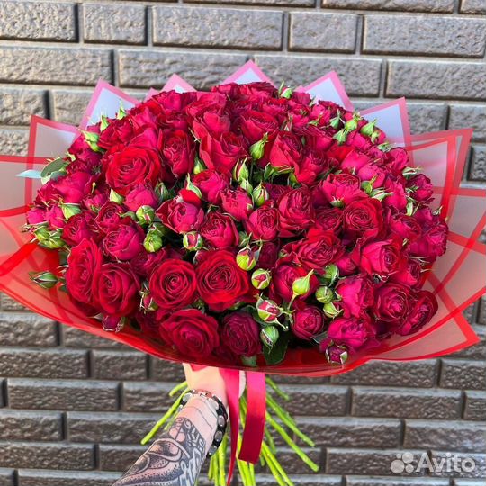 Букет из 39 красных кустовых роз