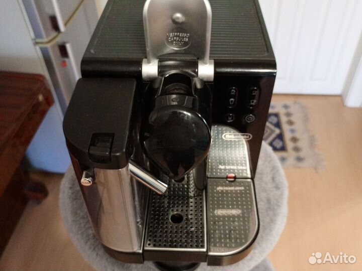 Кофеварка капсульная DeLonghi EN670. B