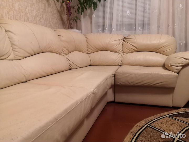 Кожаный угловой диван