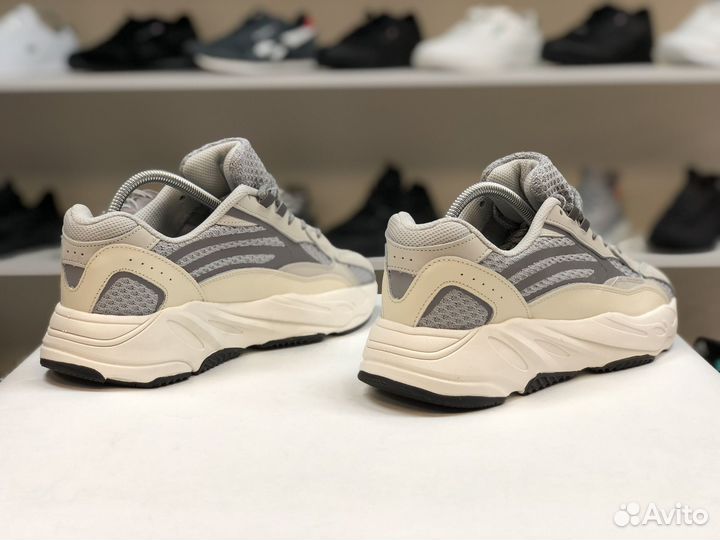 Кроссовки Adidas Yeezy boost 700