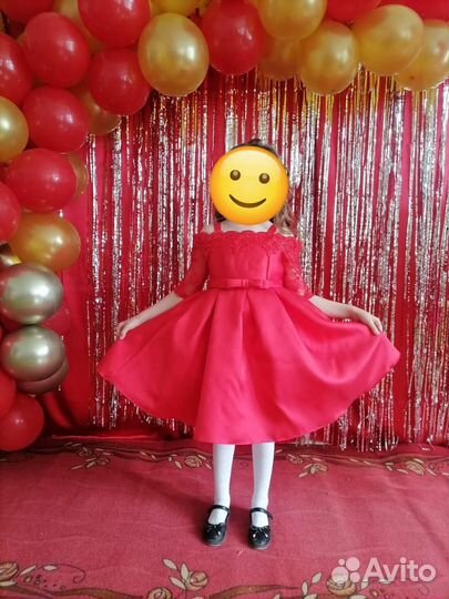 Очень красивое, нарядное платье для девочки 130