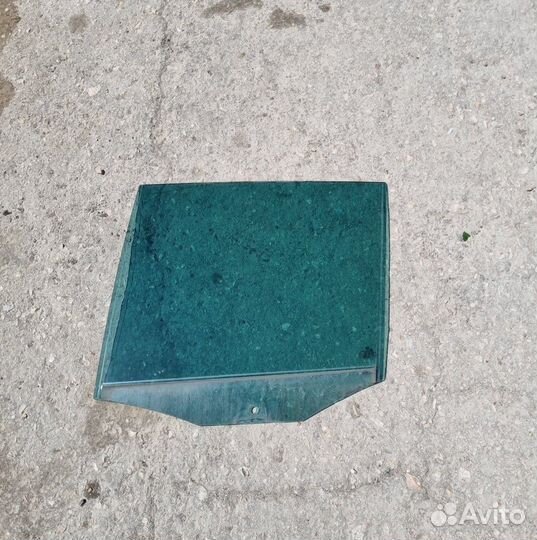 Стекло двери Volkswagen Tiguan