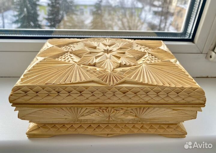Шкатулка деревянная, резная Ручная работа