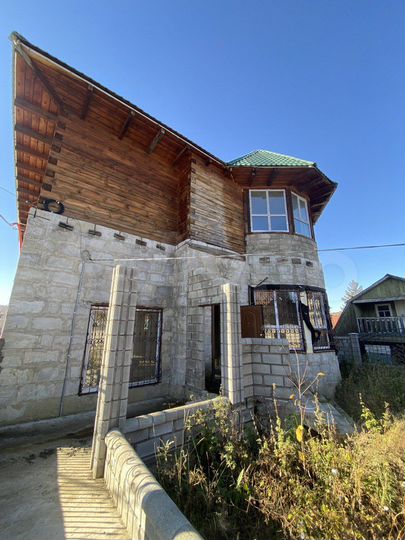 Дом 374 м² на участке 5 сот.