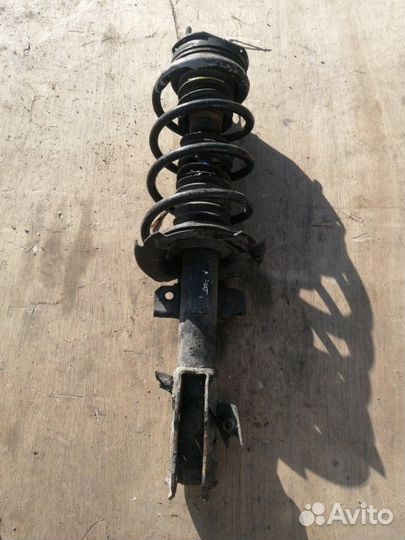 Стойка передняя правая Mazda Demio DE ZJ