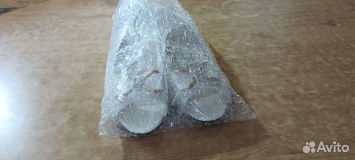 Босоножки новые