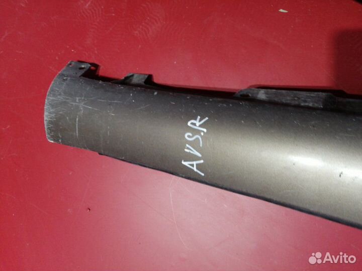 Накладка на порог правая Toyota Avensis T250