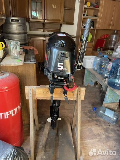 Надувная лодка с мотором 5 лс