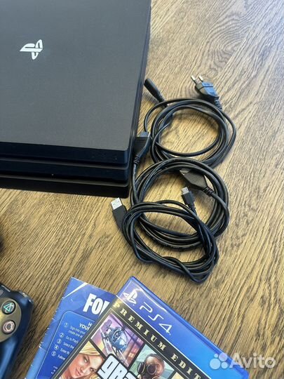 Sony PS4 Pro CUH-7208 в идеале
