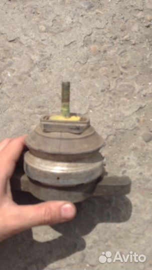 Опоры АКПП передние на Ауди А8 Д3