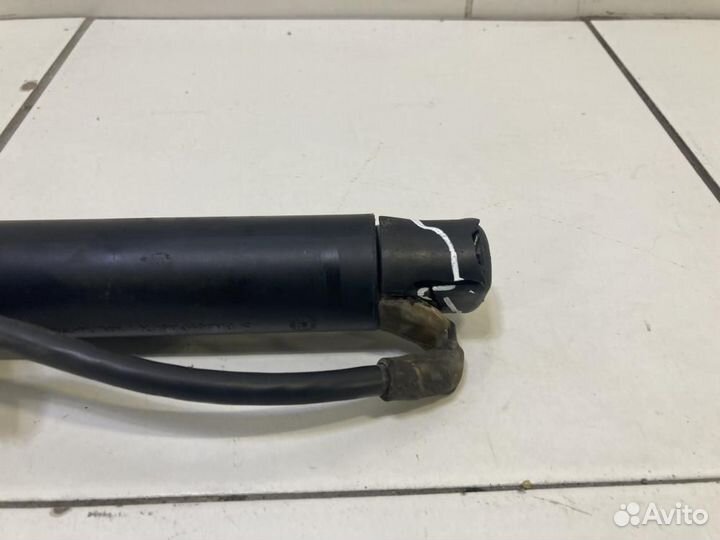 Амортизатор двери багажника Mercedes-Benz M-Class