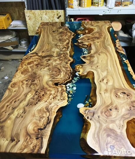Изготовление мебели из дерева и смолы на заказ