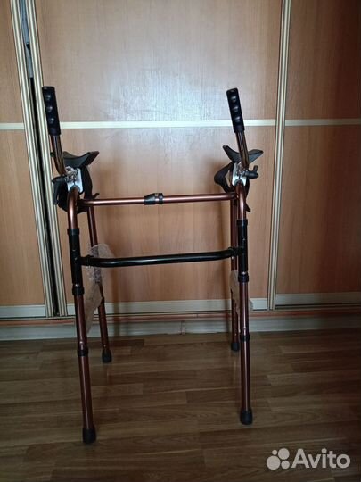 Ходунки для взрослых с колесами