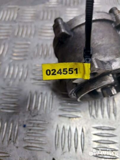 Насос вакуумный Opel Astra F 90106995