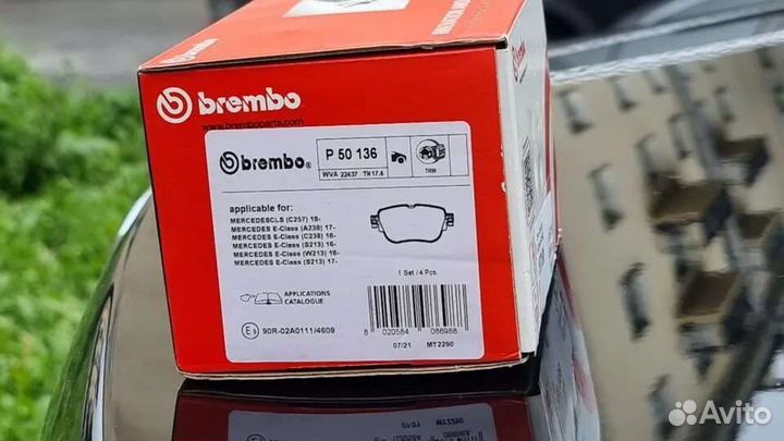 Тормозные колодки задние Brembo P50136