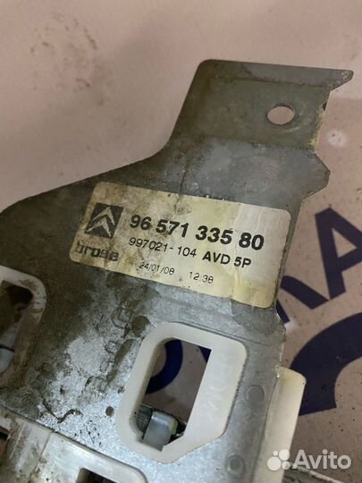 Рамка стеклоподъемника правая Ситроен С 4