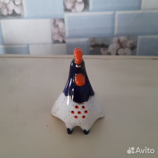 Фарфоровая статуэтка 