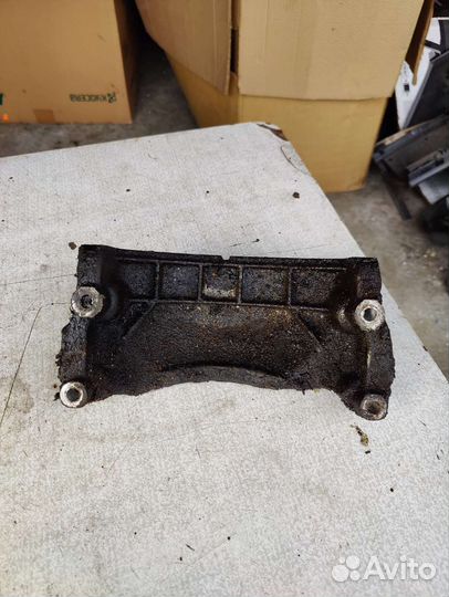 Кронштейн поддона 4G13 Mitsubishi Lancer 7