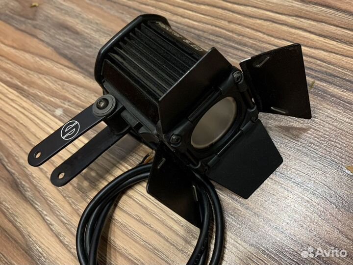 Видео свет Sachtler Reporter 8LED проф. накамерный