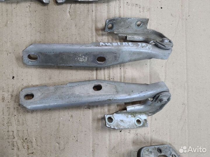 Петля багажника (капот) Audi A6 C5 C6 1998-2011