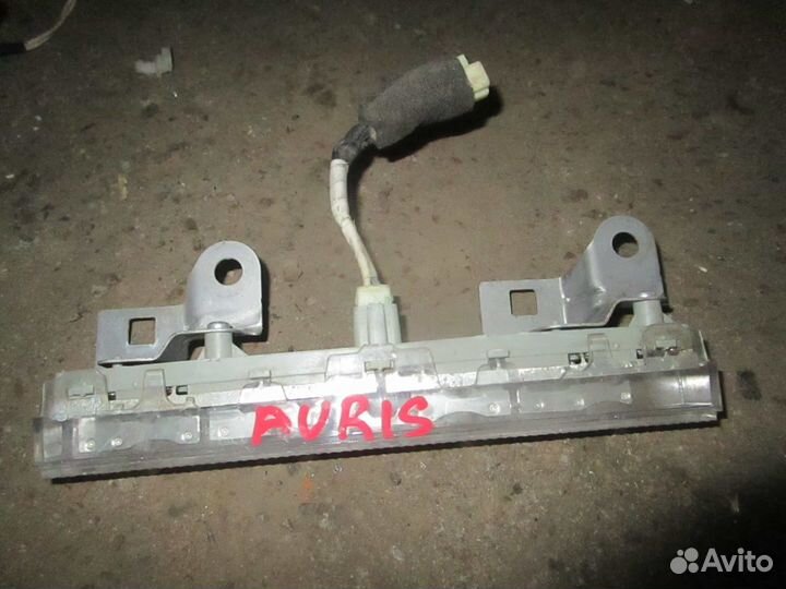 Стоп-сигнал Toyota Auris 150