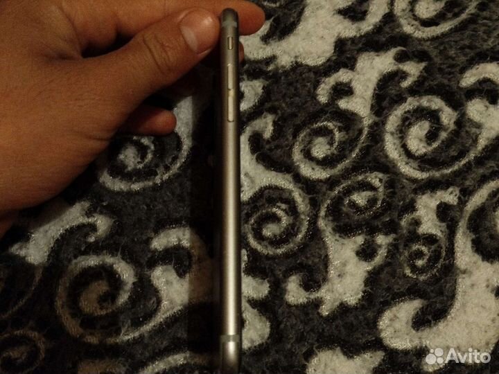 Телефон iPhone 6s